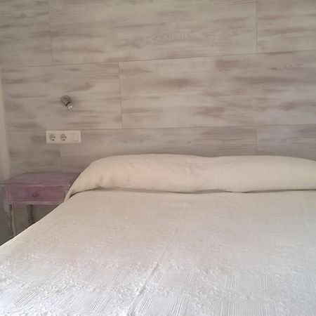Hostal Paris Ciutadella Сьюдадела Номер фото