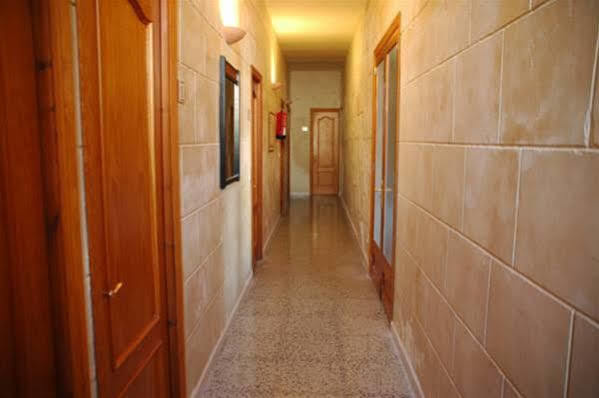 Hostal Paris Ciutadella Сьюдадела Экстерьер фото
