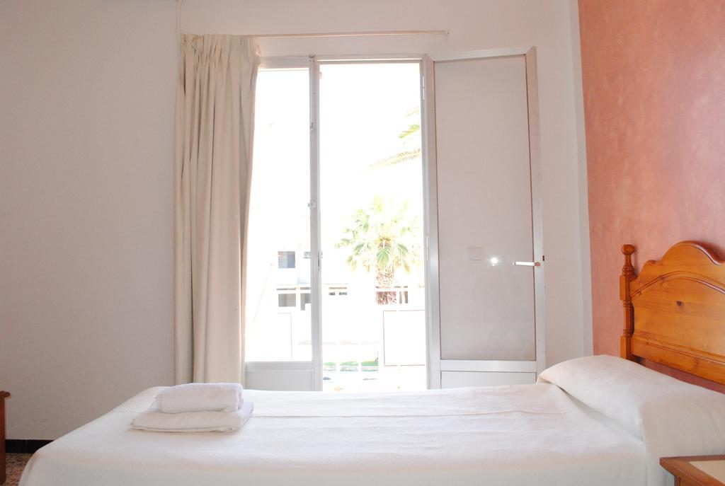 Hostal Paris Ciutadella Сьюдадела Номер фото