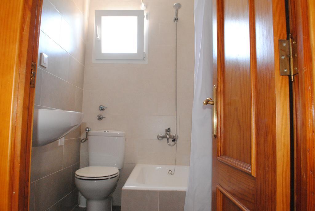 Hostal Paris Ciutadella Сьюдадела Номер фото