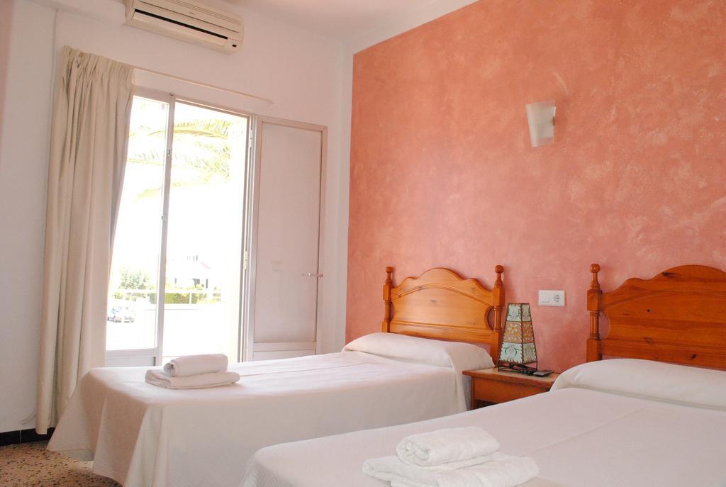 Hostal Paris Ciutadella Сьюдадела Номер фото